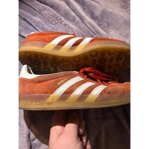 Adidas Gazelle Orange Suede Sneakers Gum Sole Size‎ 9 Casual Shoes